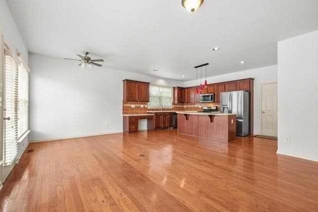 Building Photo - 585 Marylebone Dr