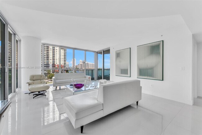 Building Photo - 1331 Brickell Bay Dr