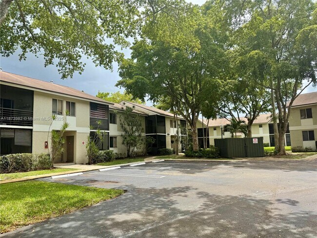 Primary Photo - 702 Gardens Dr