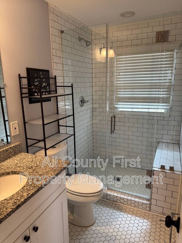 Building Photo - 656 Cedar Ave NW