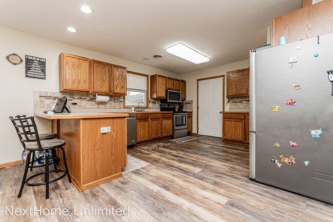 Building Photo - 3 br, 2 bath House - 120 W Spruce St