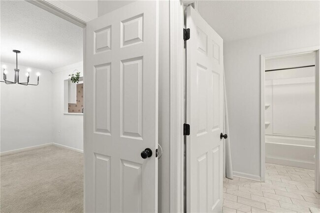 Building Photo - 24307 Plantation Dr NE