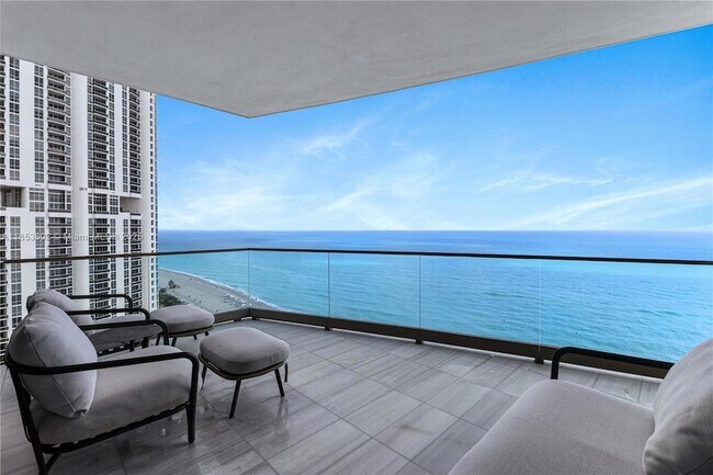 Building Photo - 17975 Collins Ave
