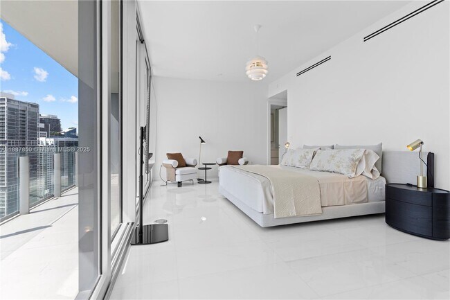 Building Photo - 300 Biscayne Blvd Way