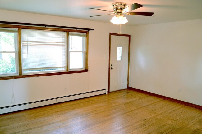 Building Photo - 279 Poe Dr