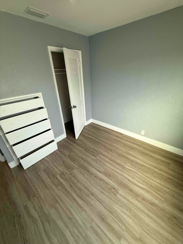 Building Photo - 4855 Fairfield Ave S