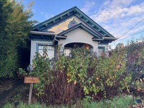 Building Photo - 3409 SE 22nd Ave