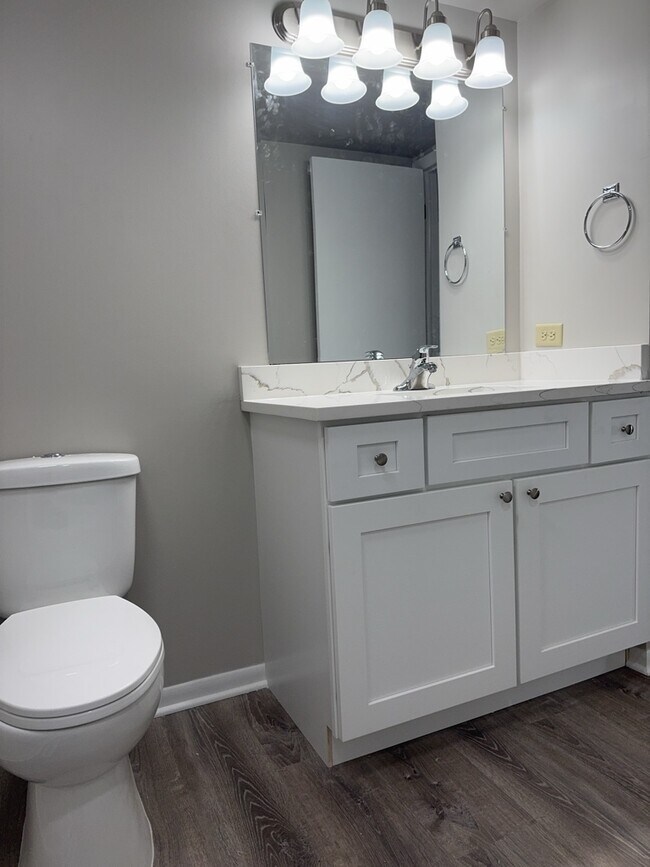 Building Photo - 418 Beloit St