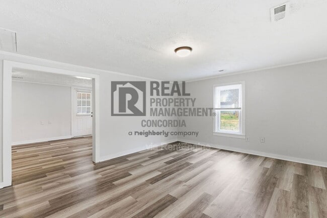 Building Photo - 6548 Old Clarksville Pike