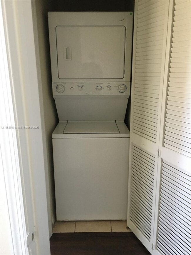 Building Photo - 3361 Merrick Ln