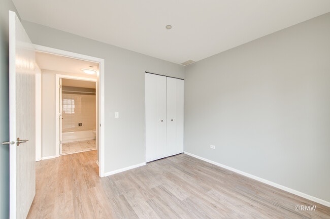 Building Photo - 460 Mayflower Ln