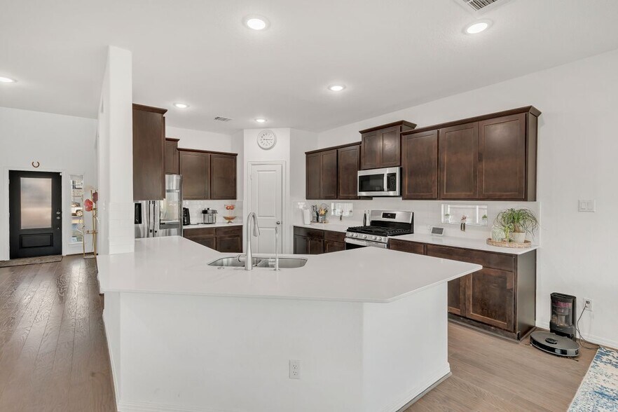 Building Photo - 111 Fortuna Ct