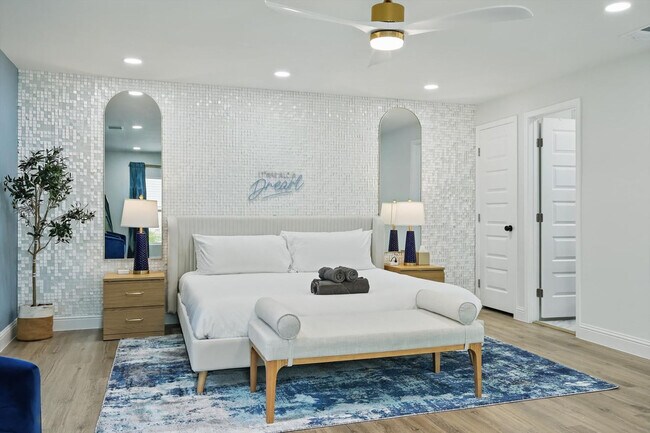 Building Photo - 3321 Ridgehaven St