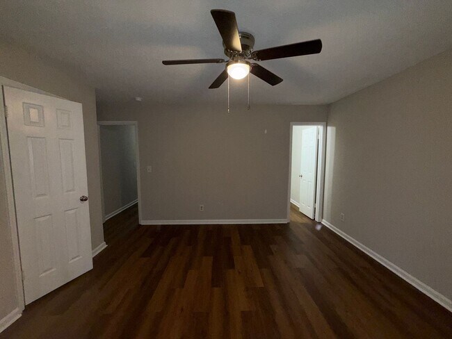 Building Photo - Fully Renovated 2 bed/ 2 bath Duplex! Available Now!