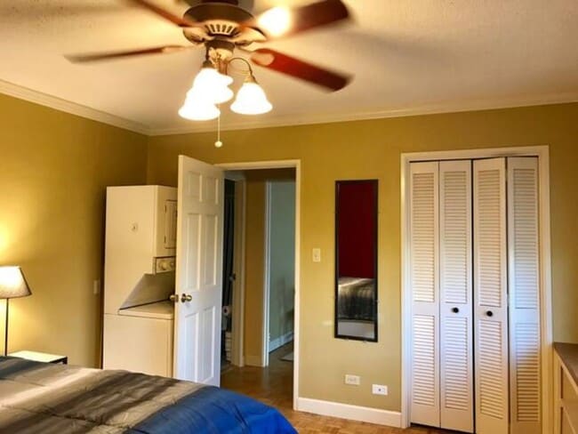 Building Photo - 300 W Peachtree St NW