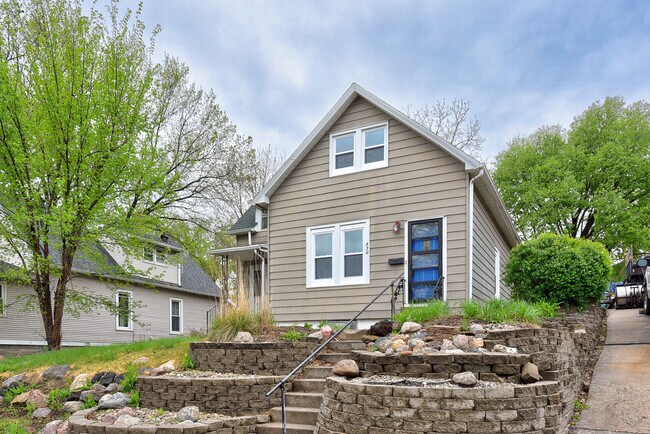 Building Photo - 830 S 50th St