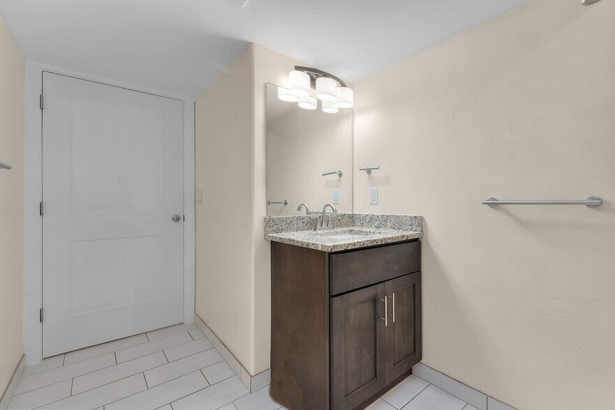 Building Photo - 10454 S Golden Willow Dr