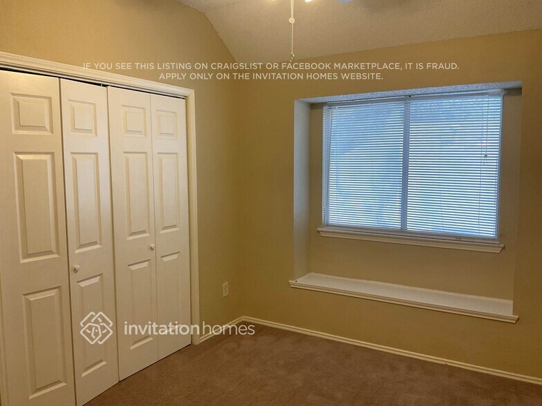 Building Photo - 4402 Laredo Dr