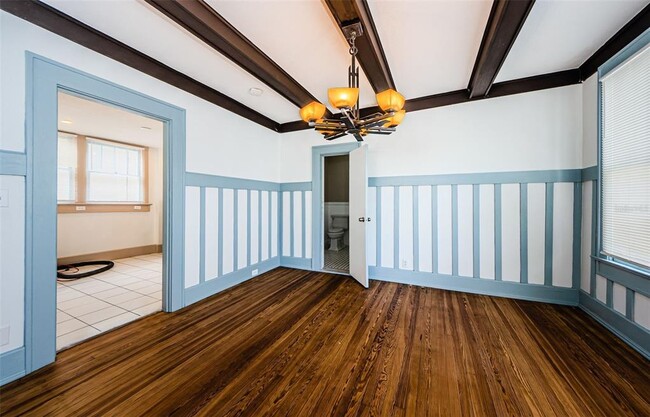 Building Photo - 620 Earle Ave N