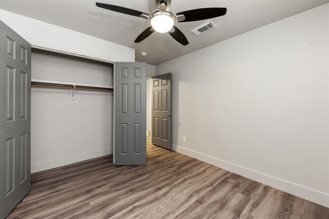 Building Photo - 203 N Milby St