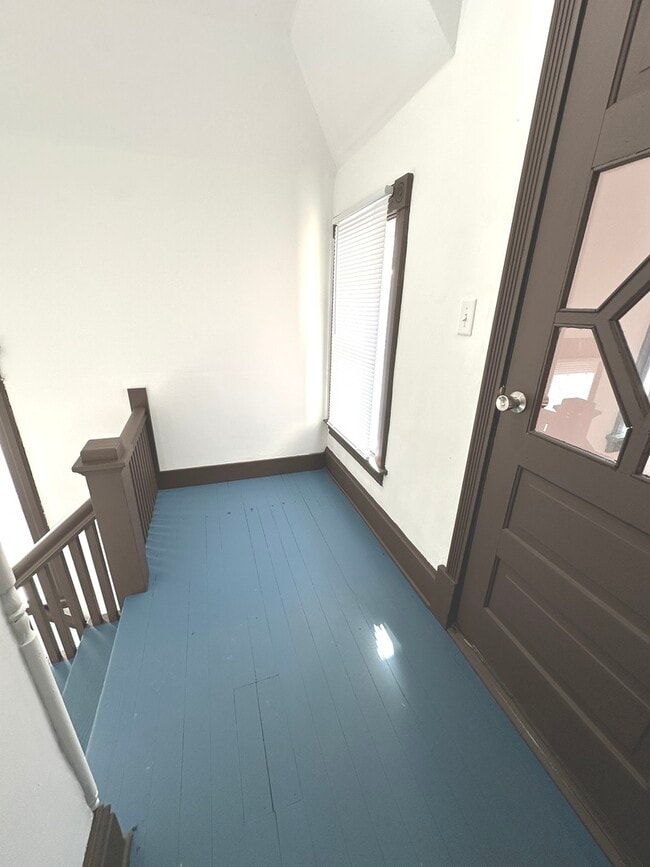 Building Photo - 408 S Gardiner Ave