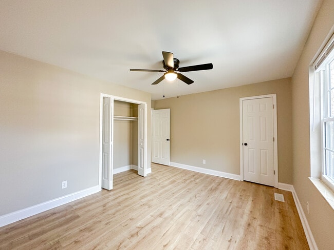 Building Photo - 809 Teaberry Ln