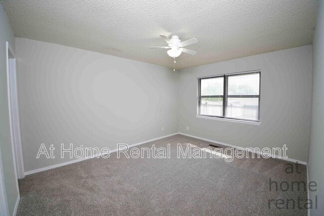 Building Photo - 4613 S 72nd E Pl