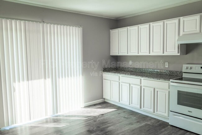 Building Photo - 112 Louella Dr