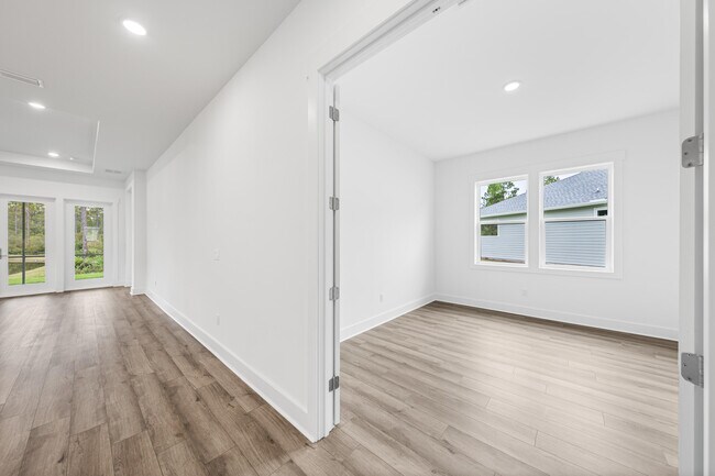 Building Photo - 169 Orman Ct