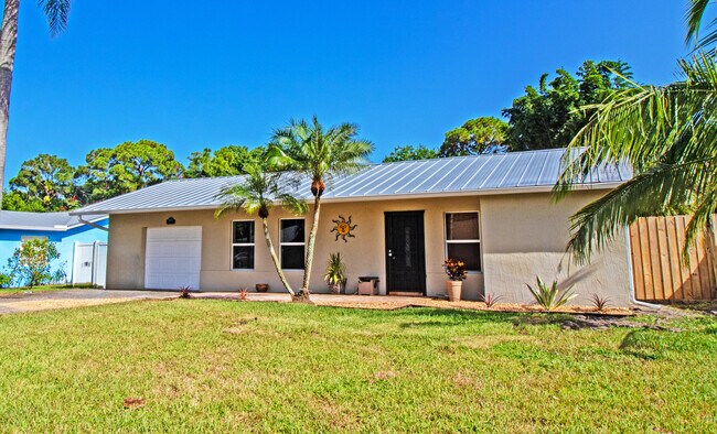 Primary Photo - 8804 SE Jardin St