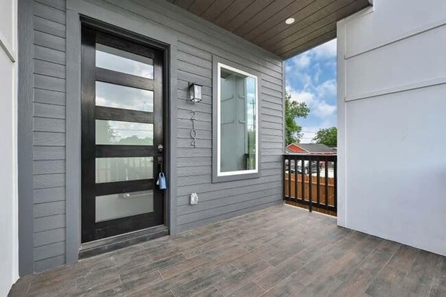 Building Photo - 2104 Bringhurst St