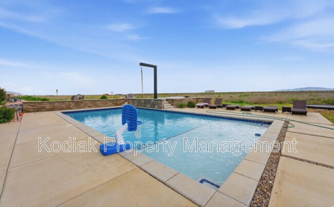 Building Photo - 454 S Buffalo Ranch Rd
