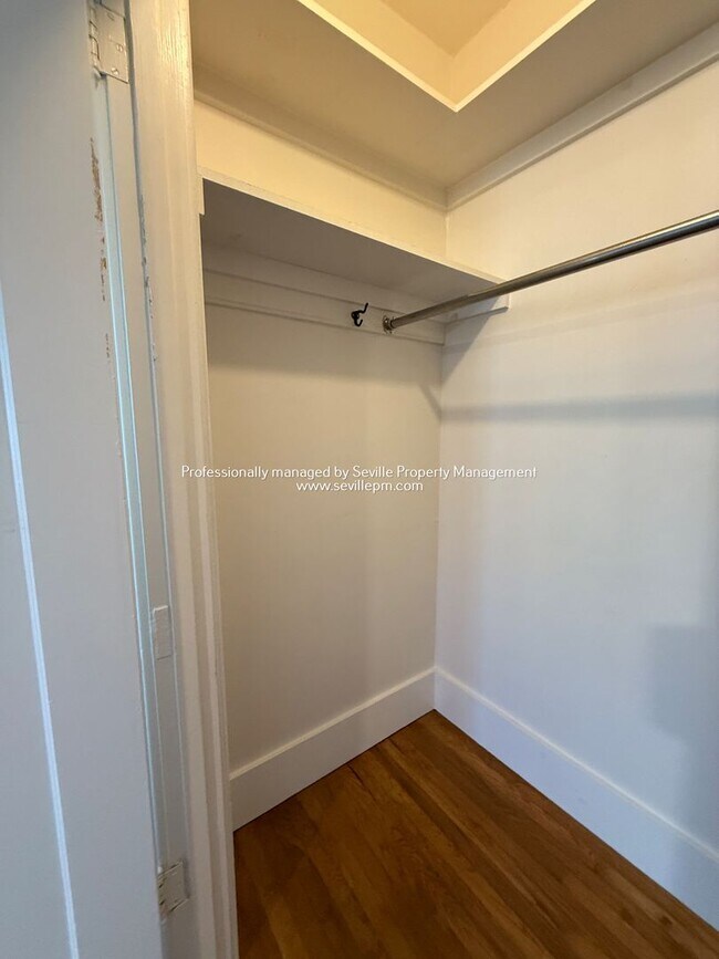 Building Photo - Charming 1920s Alameda East End  2BR+ / 1B...