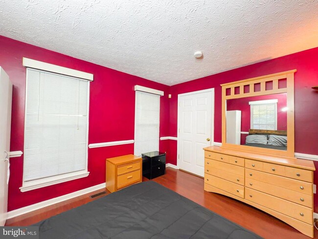 Building Photo - 107 Bonhill Dr