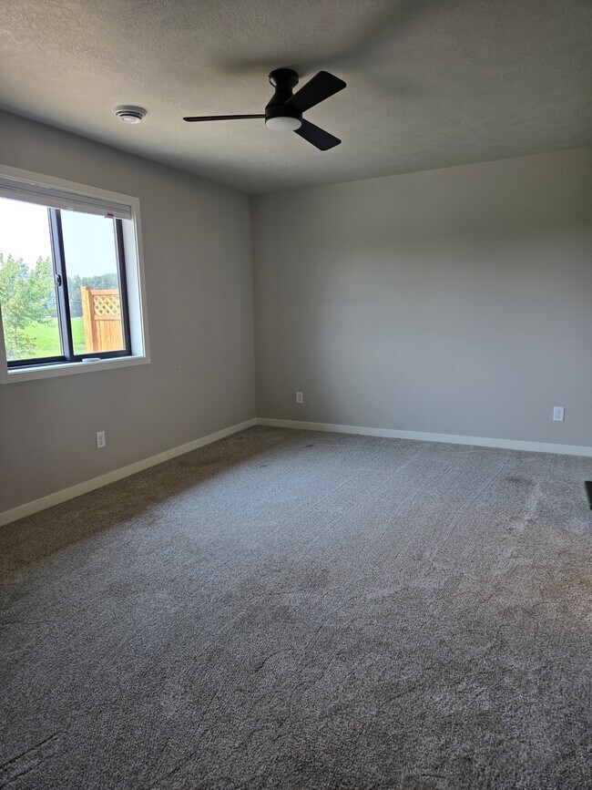 Building Photo - 1407 W 20th Ave