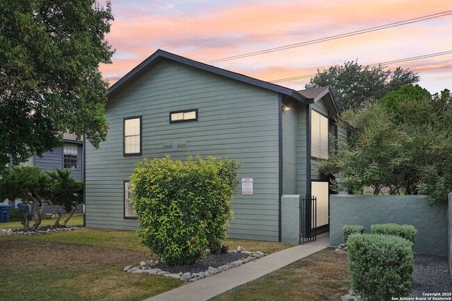 Primary Photo - 10609 Starcrest Dr
