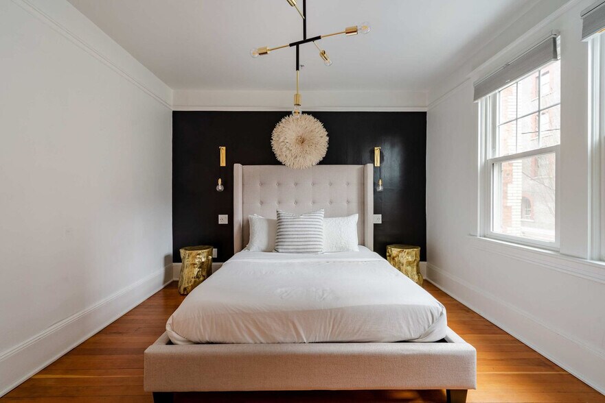 Building Photo - 18 NW 22nd Pl