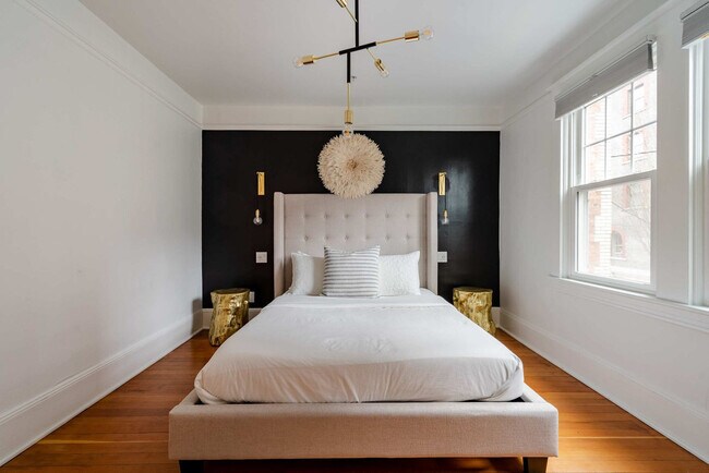 Building Photo - 18 NW 22nd Pl