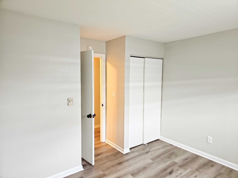 Building Photo - 5856 Highview Dr