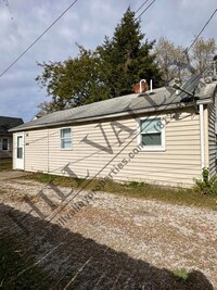 Building Photo - Cozy Two Bedroom Home