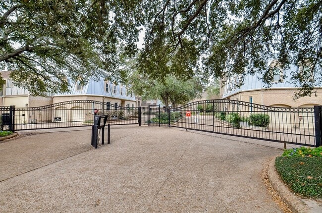 Building Photo - 44 Bayou Pointe Dr