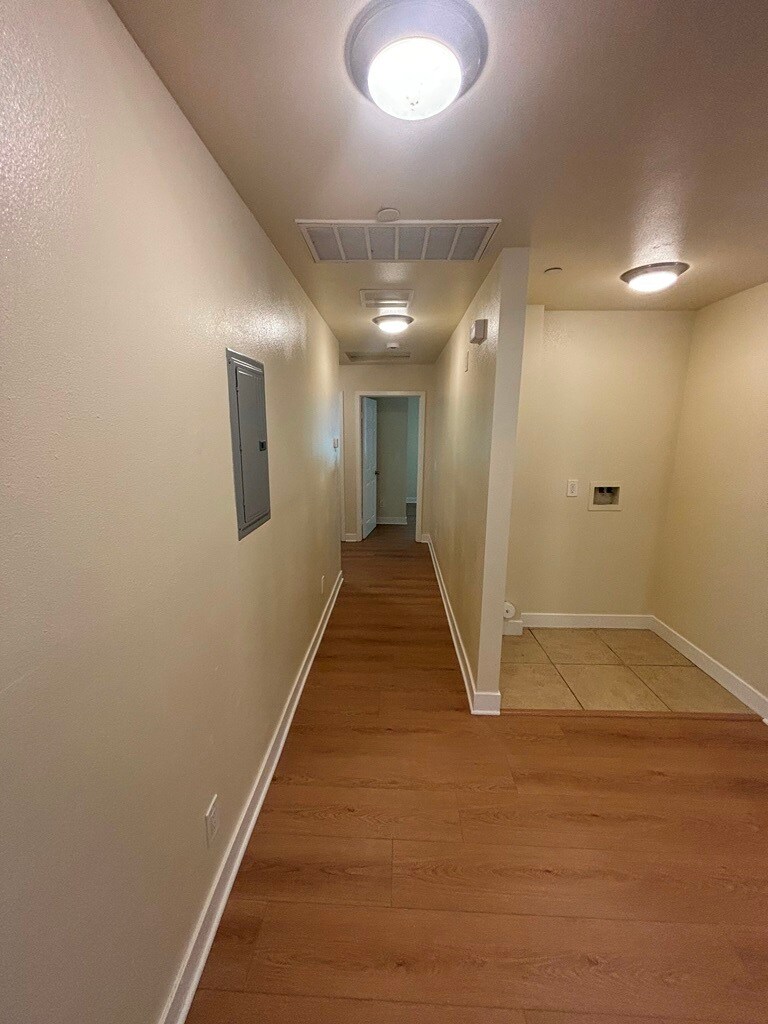 Building Photo - 619 W 83rd St