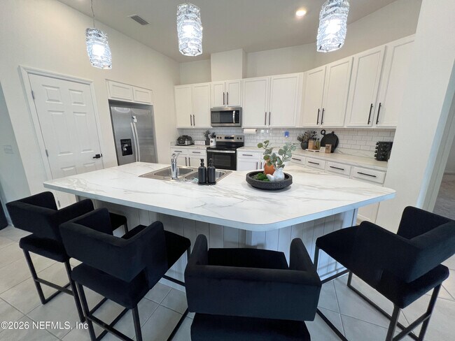 Building Photo - 7223 Hawkes Bnd St