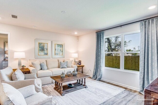 Building Photo - 909 Lovebird Ct
