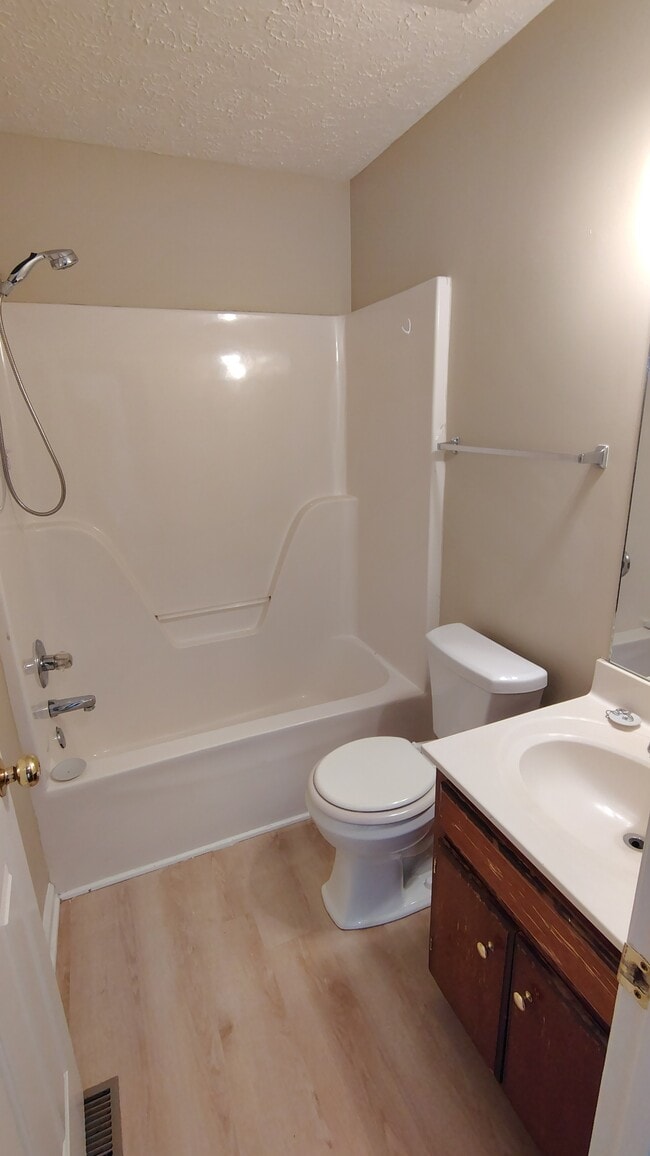 Building Photo - 2020 Penmar Dr