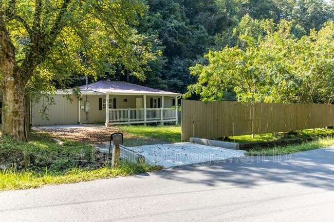Building Photo - 814 Gnatty Branch Rd