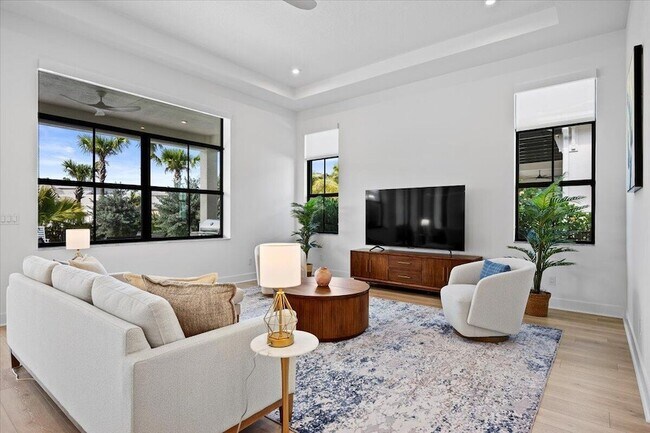 Building Photo - 13621 Le Christine Dr