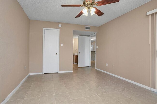 Building Photo - 104 Lakeview Terrace