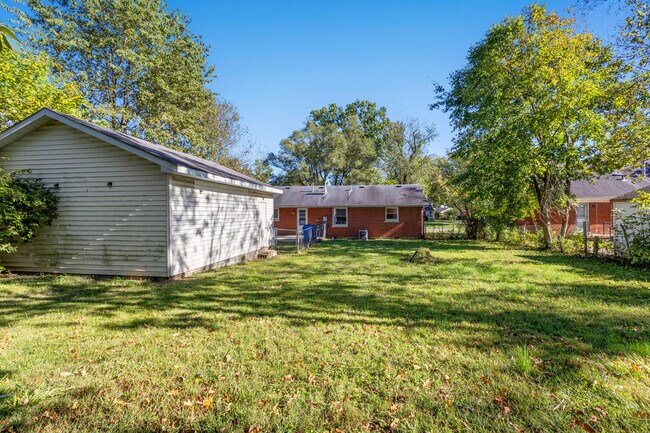 Building Photo - 2057 Heather Way