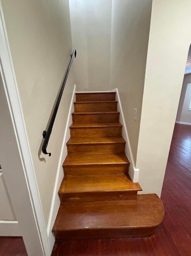 Building Photo - 514 Enfield Rd